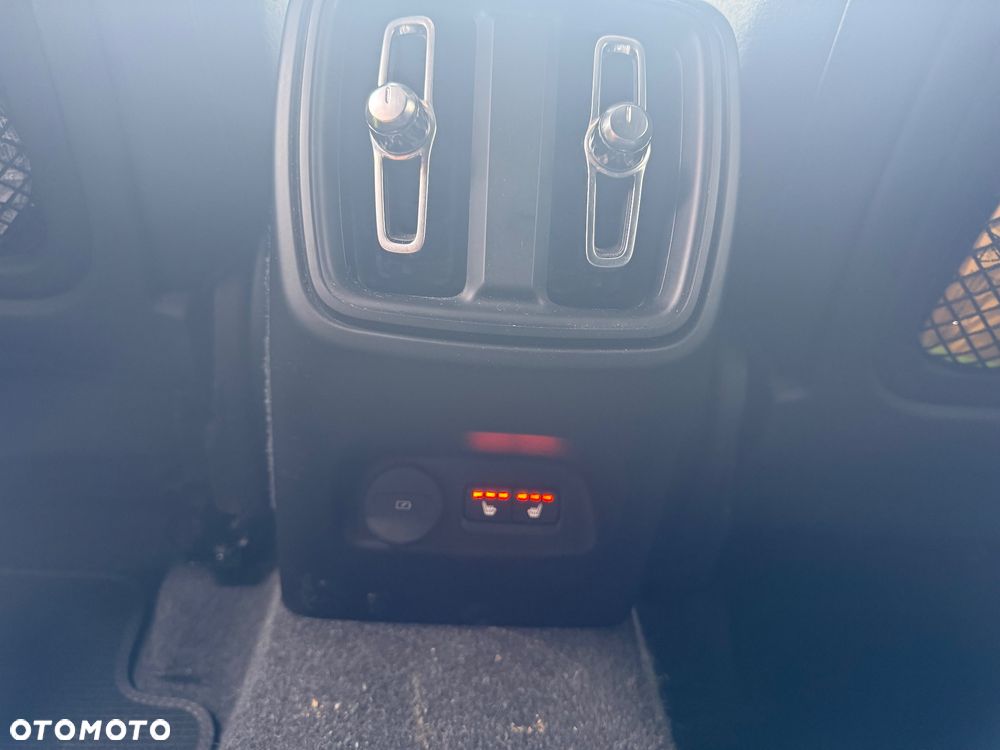 Volvo XC 40 D4 AWD Geartronic R-Design - 18