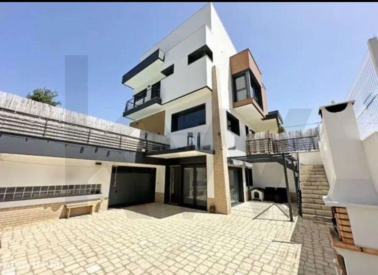 Moradia T7 Com 5 Suites e Piscina - Grande imagem: 2/12