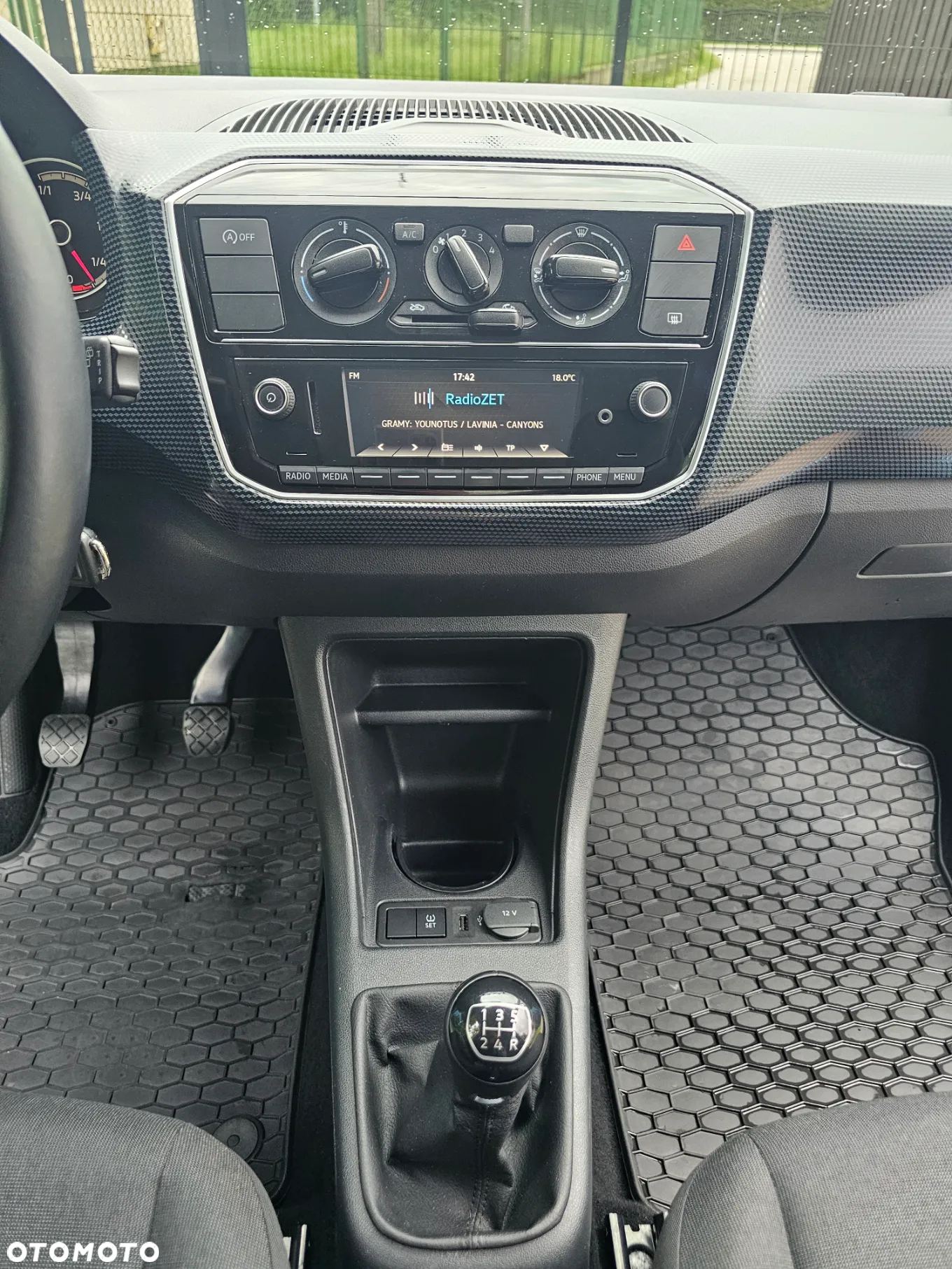 Volkswagen up! 1.0 high - 17