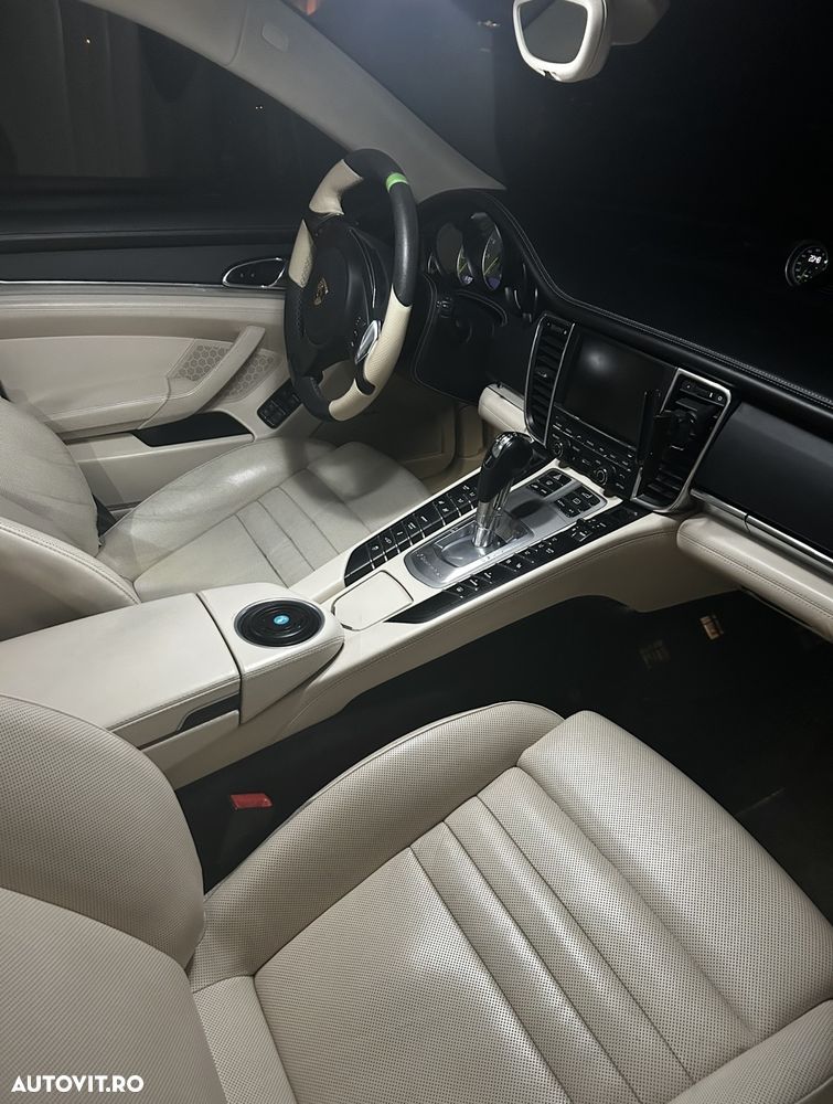Porsche Panamera - 11