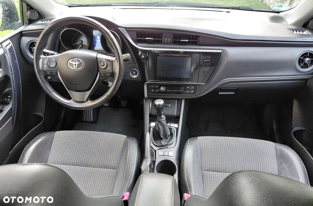 Toyota Auris 1.6 D-4D Executive - 17