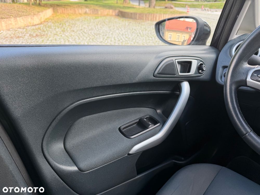 Ford Fiesta 1.25 Champions Edition - 14
