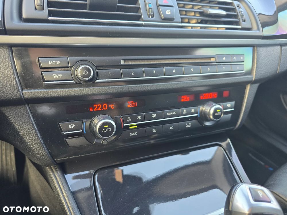 BMW Seria 5 518d - 26