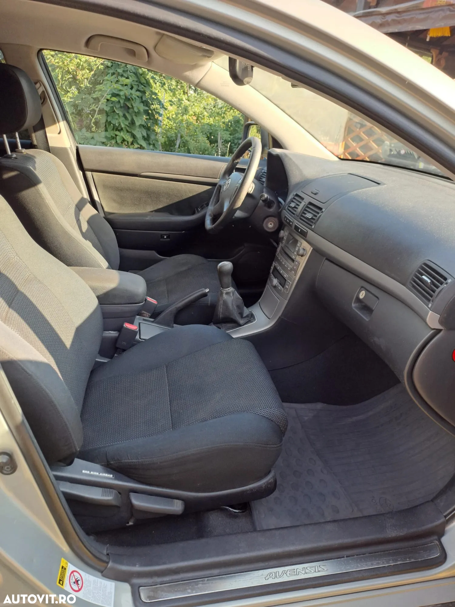 Toyota Avensis 1.6 Comfort - 8