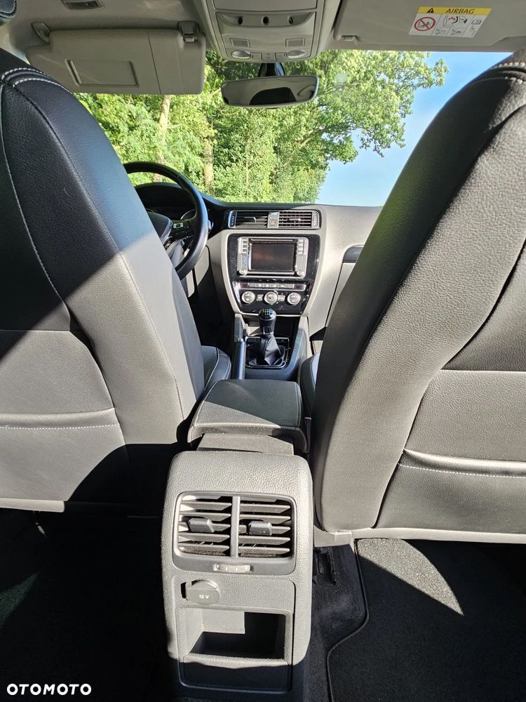 Volkswagen Jetta - 12
