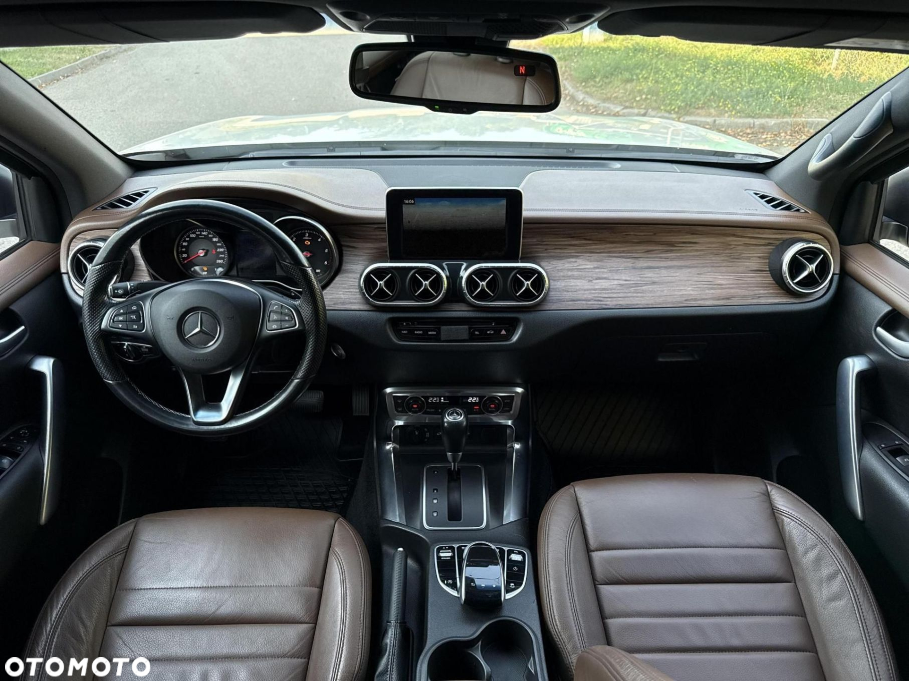 Mercedes-Benz Klasa X - 25