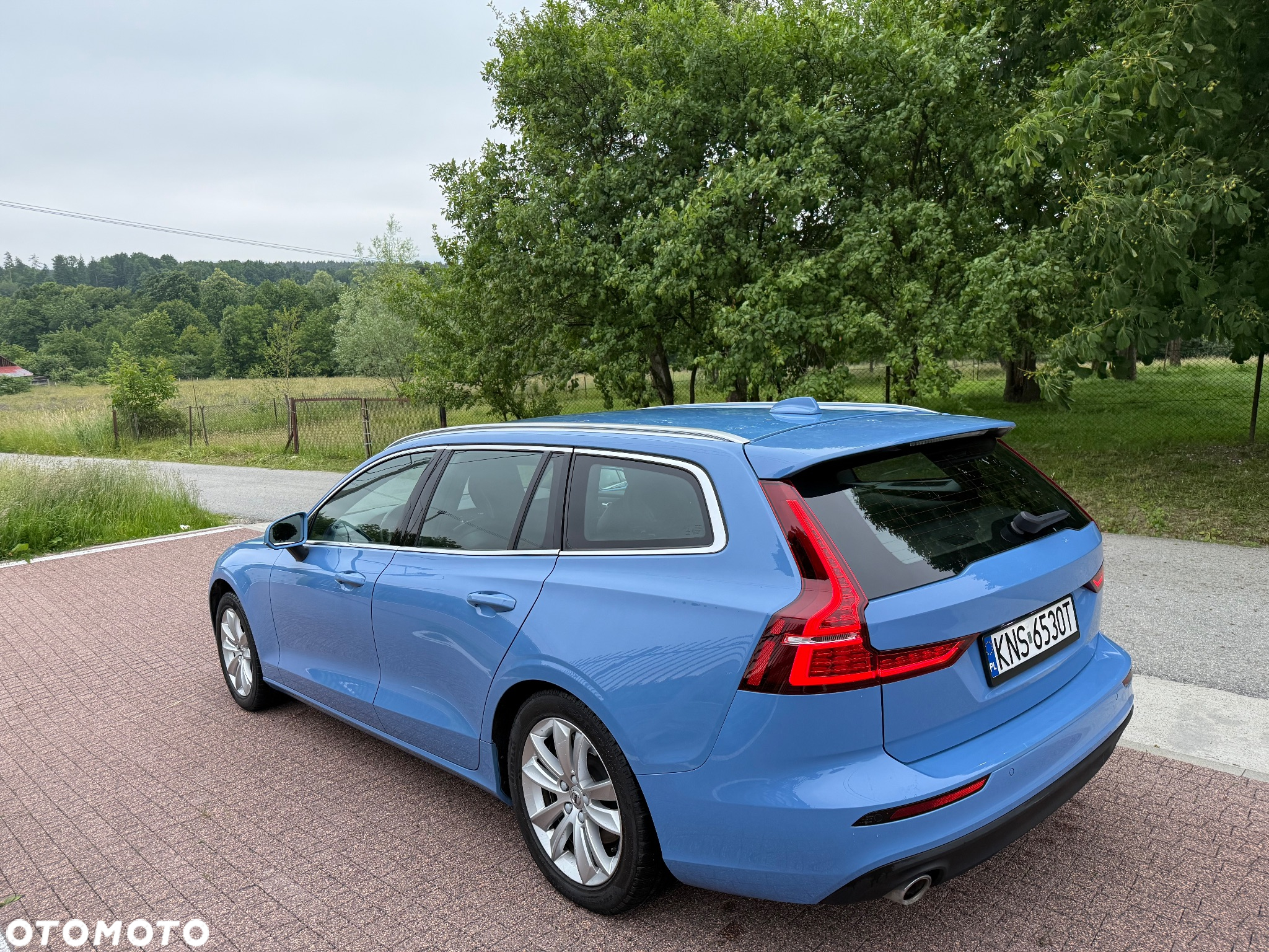Volvo V60 D4 R-Design - 4