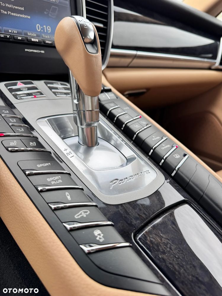 Porsche Panamera - 27