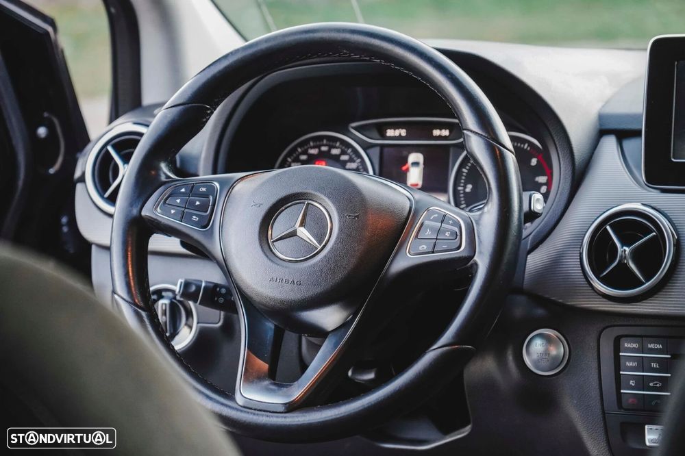 Mercedes-Benz 180 - 7