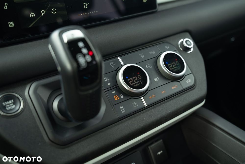 Land Rover Defender - 29