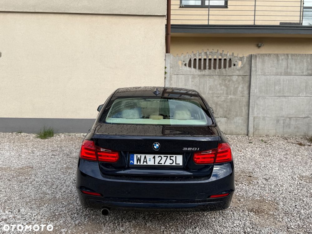 BMW Seria 3 320i - 6