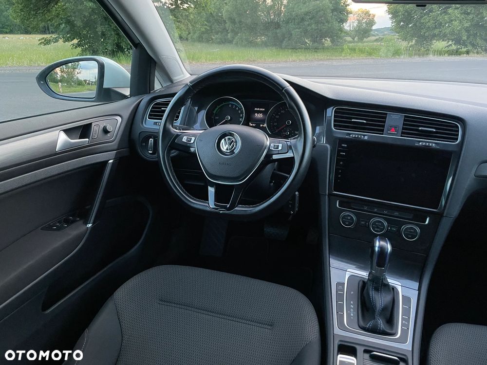 Volkswagen Golf e-Golf - 14