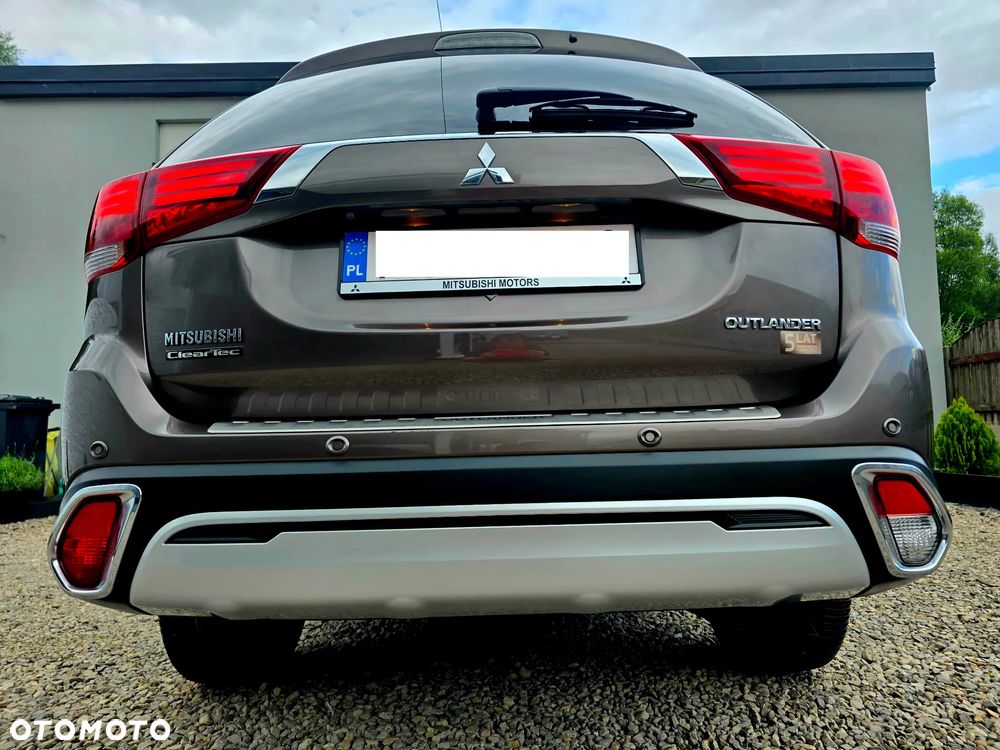 Mitsubishi Outlander 2.0 Instyle + 4WD CVT - 17