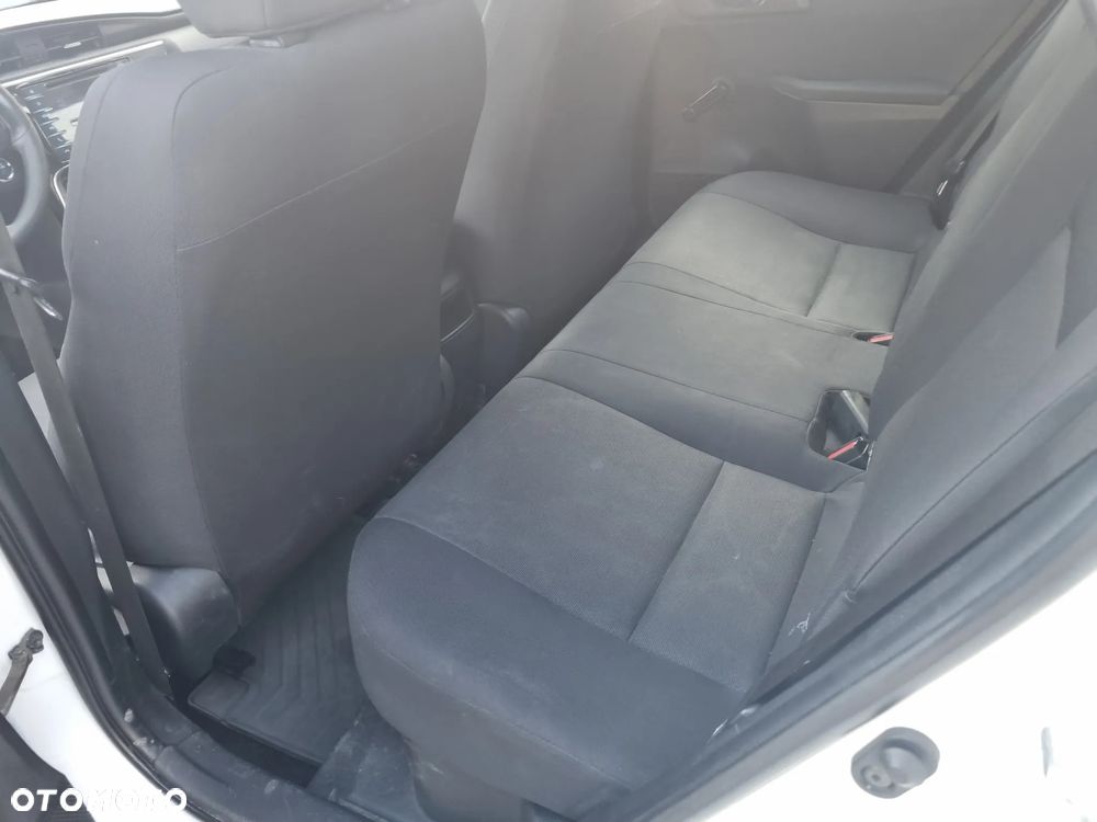 Toyota Auris Hybrid 135 Active - 19