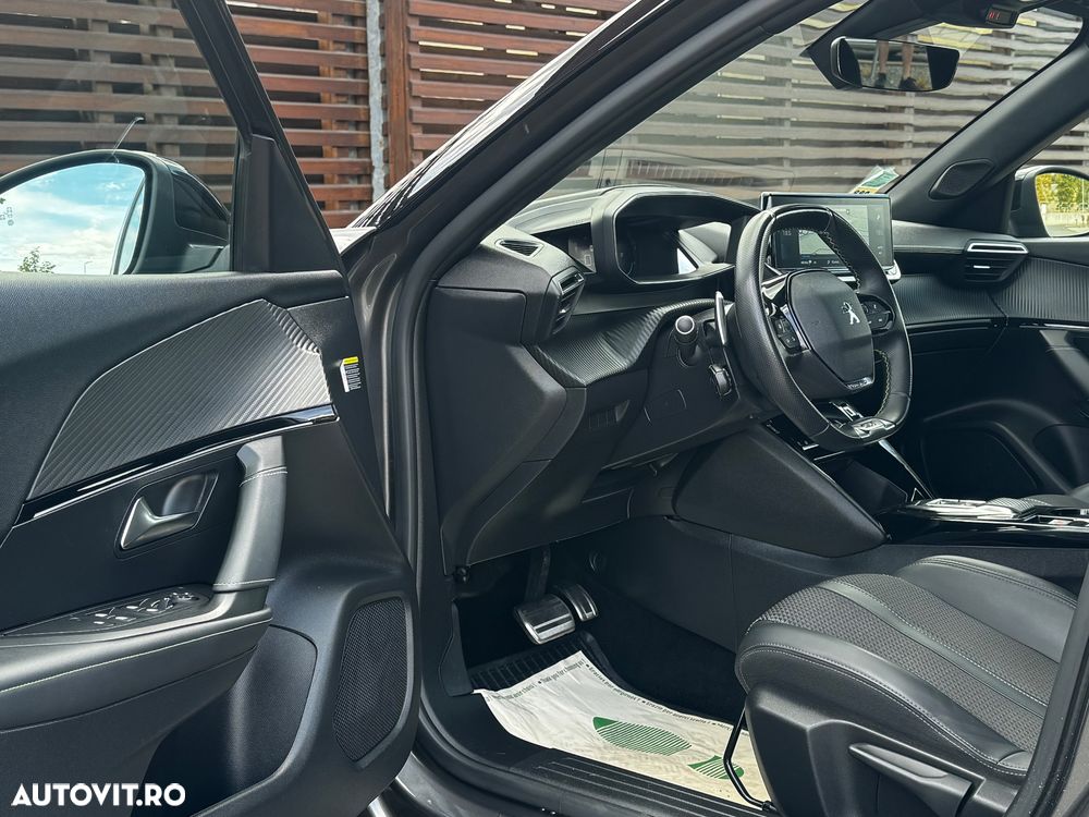 Peugeot 2008 PureTech 130 EAT8 GT - 15