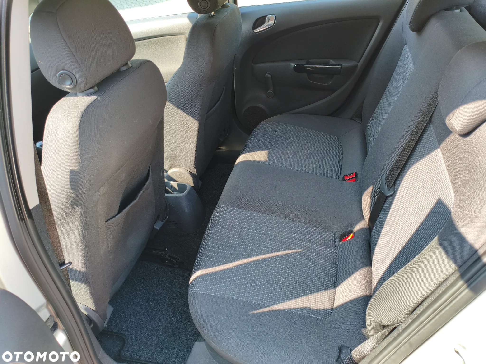 Opel Corsa 1.2 16V Essentia - 9