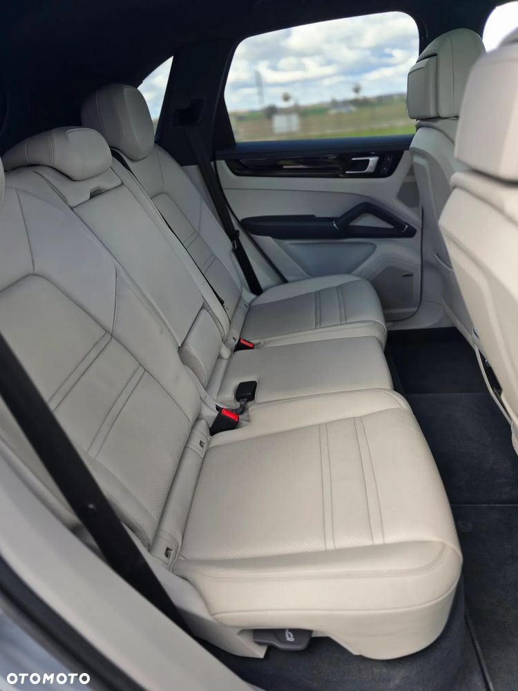 Porsche Cayenne Platinum Edition - 23