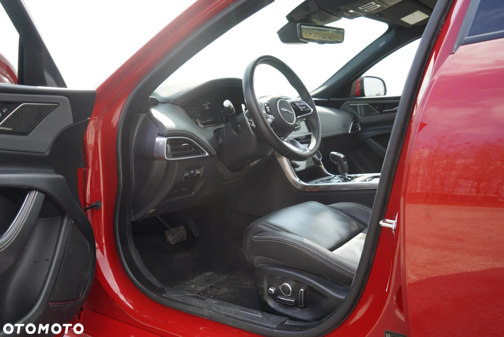 Jaguar XE 2.0 P300 AWD R-Dynamic S - 11
