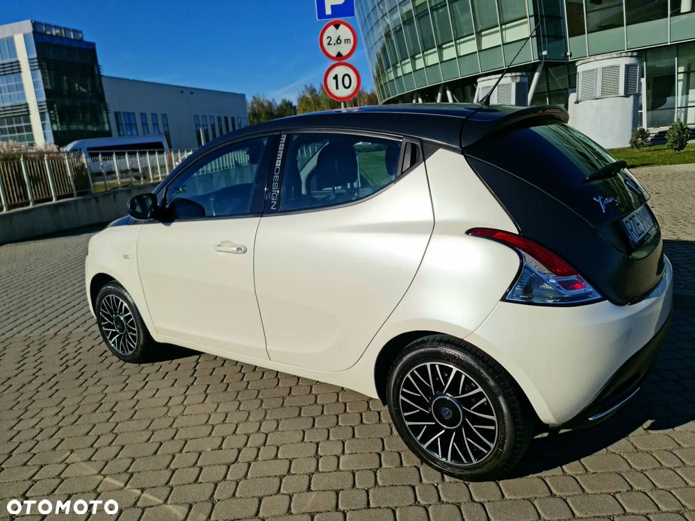 Lancia Ypsilon 1.2 8V Momo S&S - 3