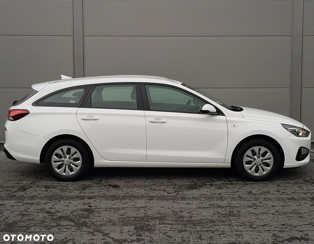 Hyundai i30 1.5 DPI Classic + - 7