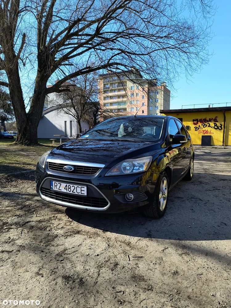 Ford Focus 1.6 Ambiente - 1