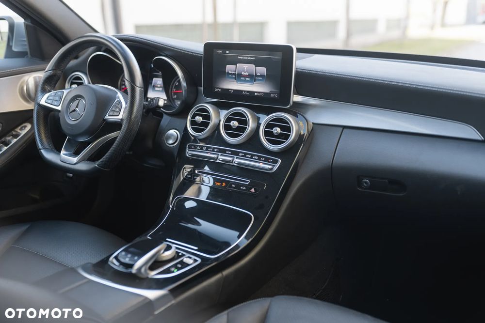 Mercedes-Benz Klasa C 200 4Matic 7G-TRONIC AMG Line - 15