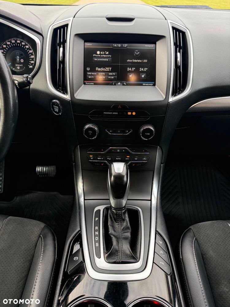 Ford S-Max - 13