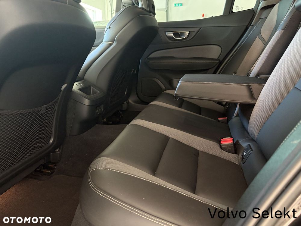 Volvo S60 B5 B AWD Plus Dark - 12