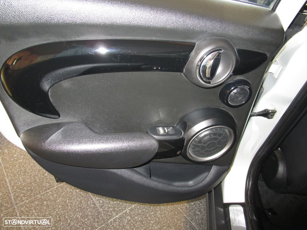 MINI 5 Portas Cooper SD Sport Aut. Seven - 27