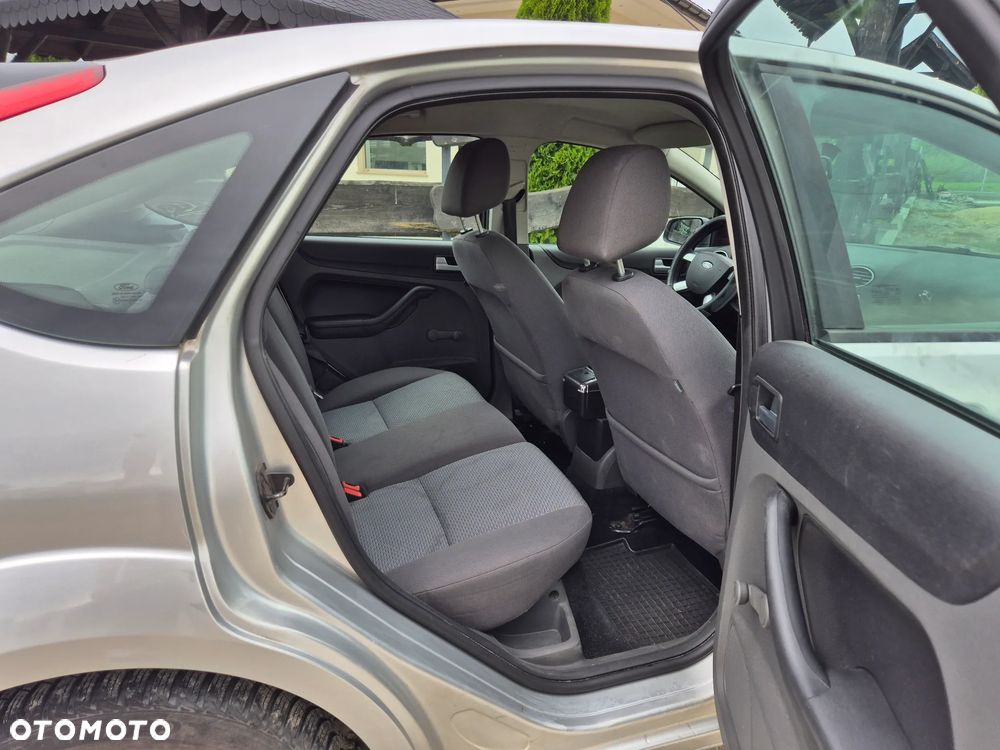 Ford Focus 1.6 TDCi Ambiente - 8