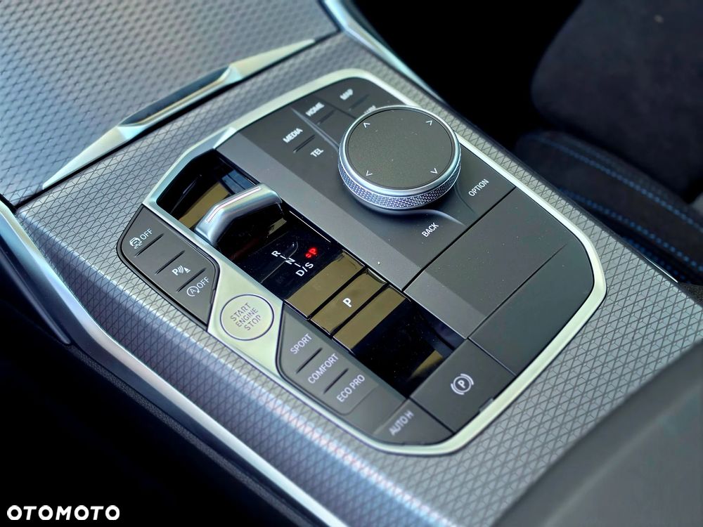 BMW Seria 3 330i xDrive M Sport - 27
