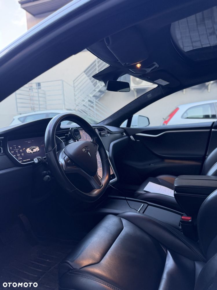 Tesla Model S - 5