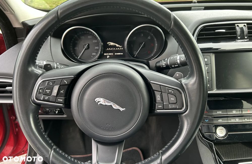 Jaguar XE 2.0 D Prestige - 10