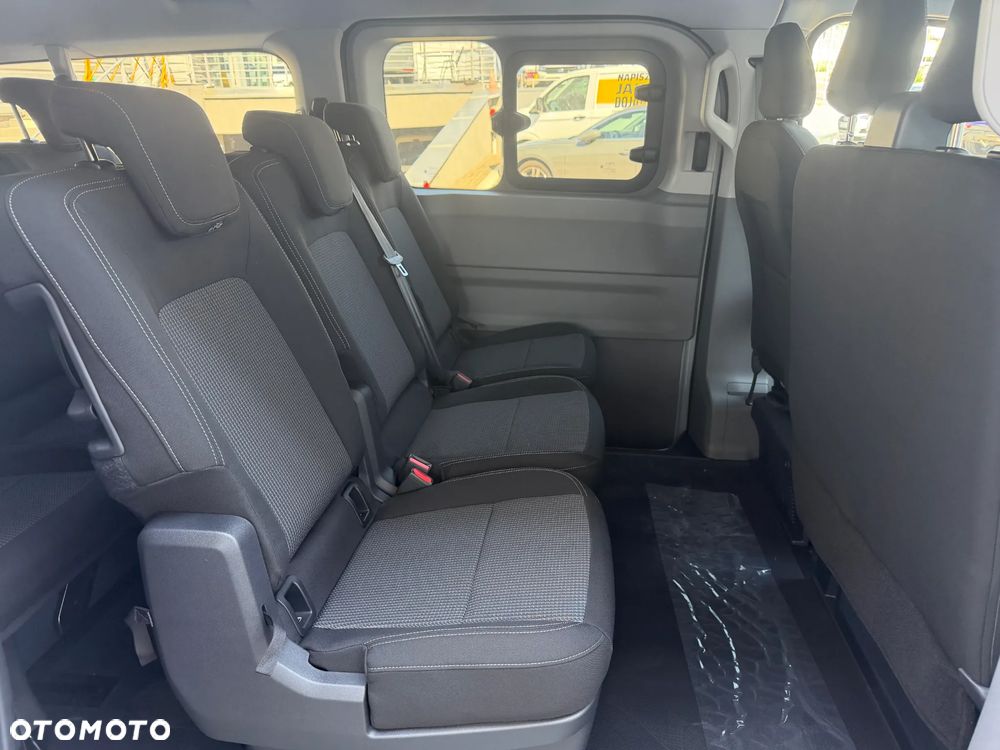 Volkswagen Transporter Kombi L2H1 M1 - 12