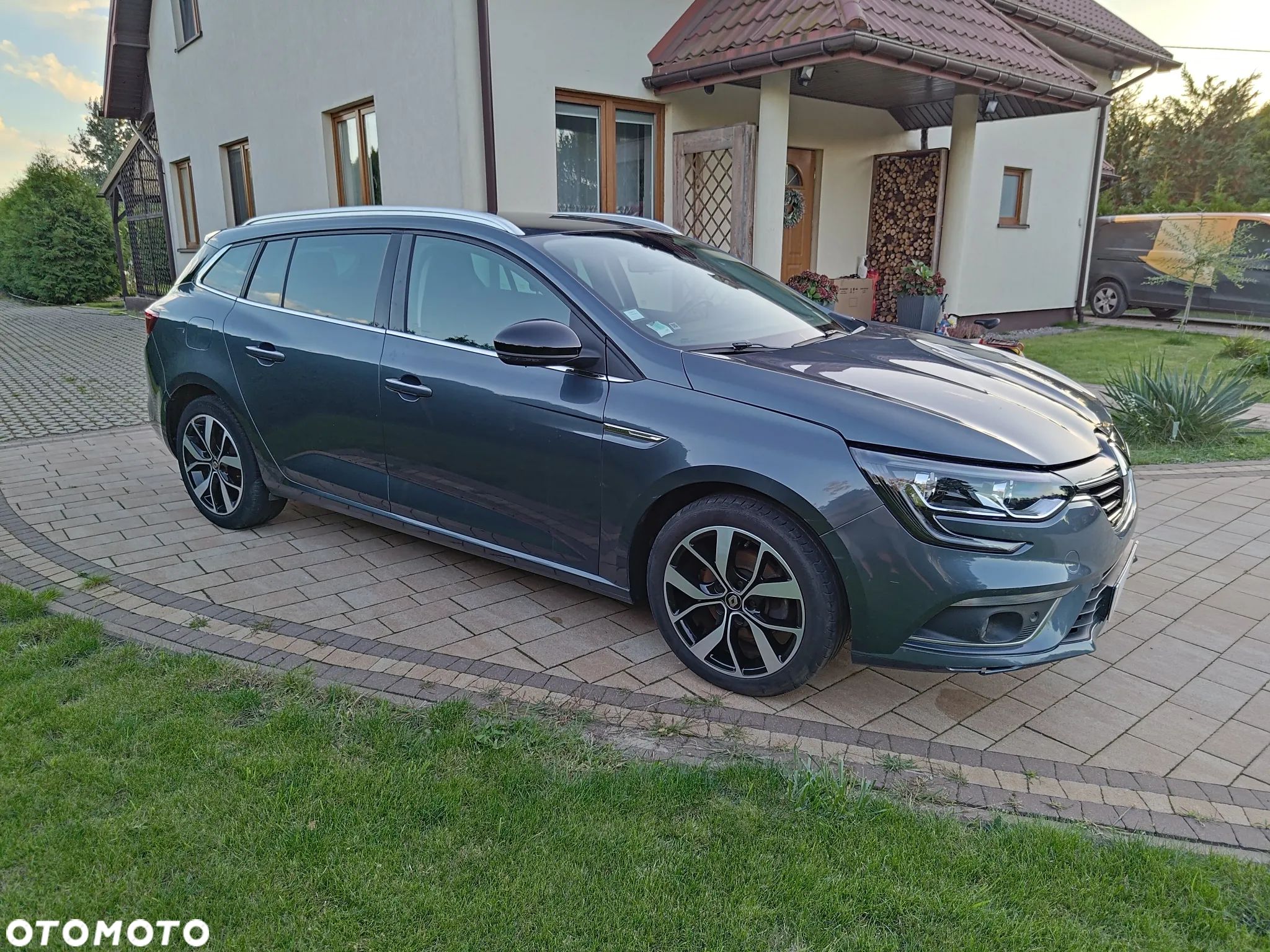 Renault Megane Grandtour TCe 140 GPF LIMITED - 1