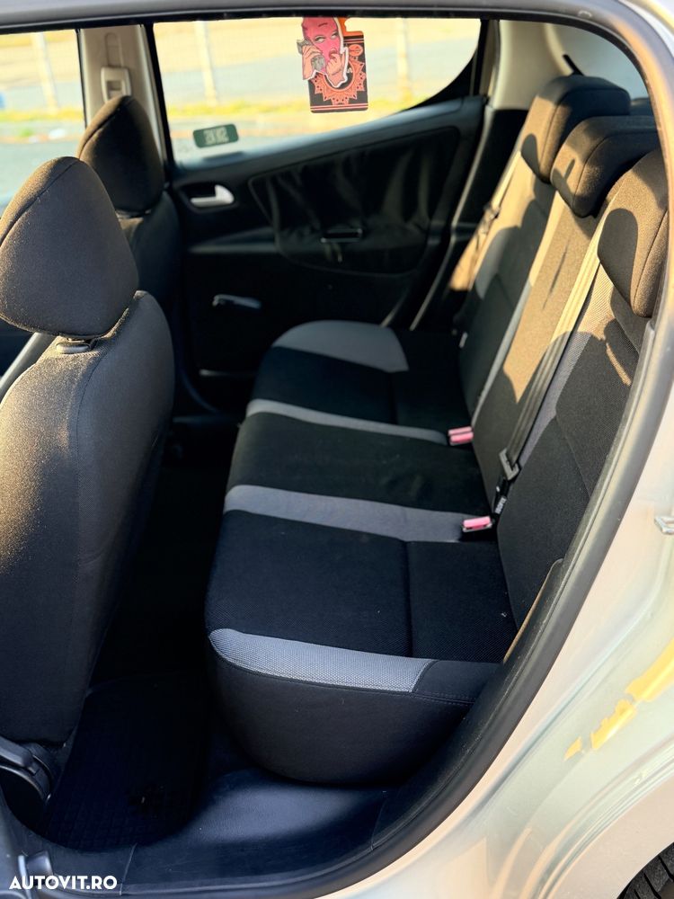 Peugeot 207 1.4 HDI Trendy - 14