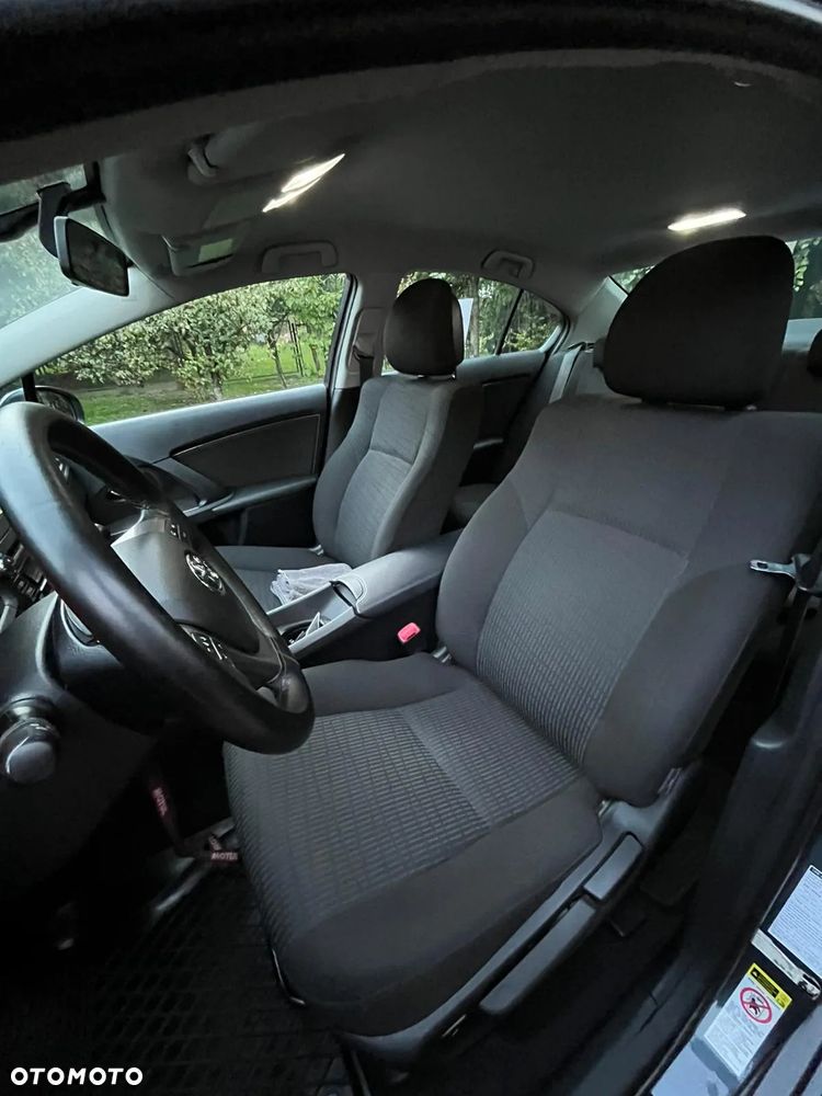 Toyota Avensis 1.8 Luna - 15