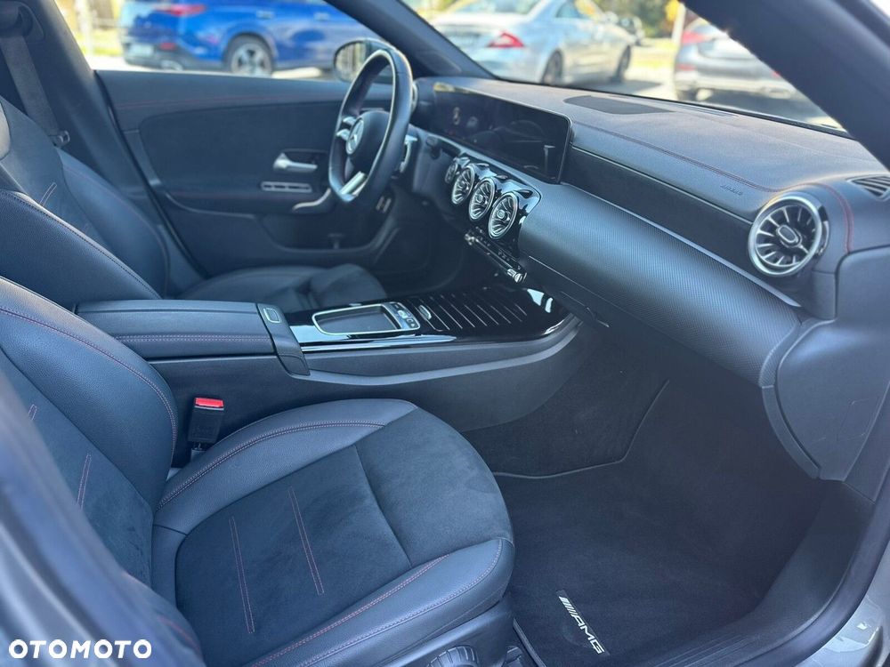 Mercedes-Benz CLA - 12