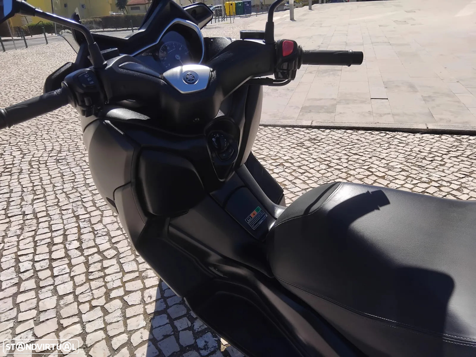 Yamaha X-Max - 8