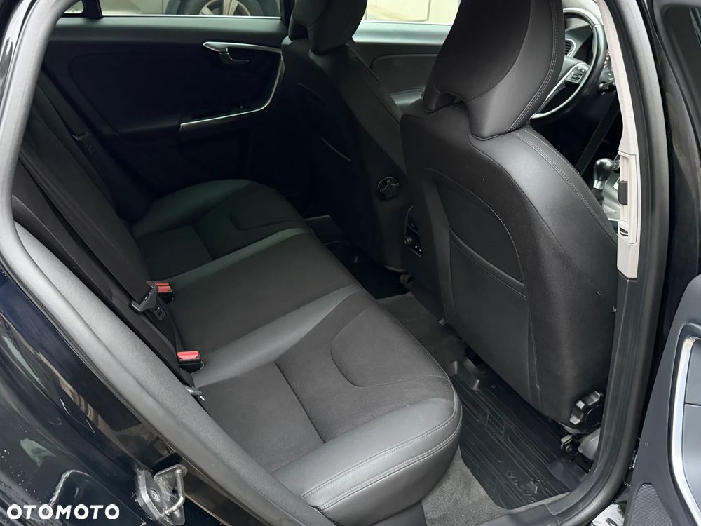 Volvo V60 T3 Momentum - 14