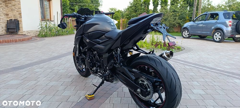 Suzuki GSX - 7
