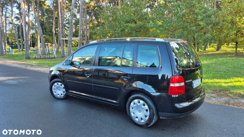 Volkswagen Touran - 10