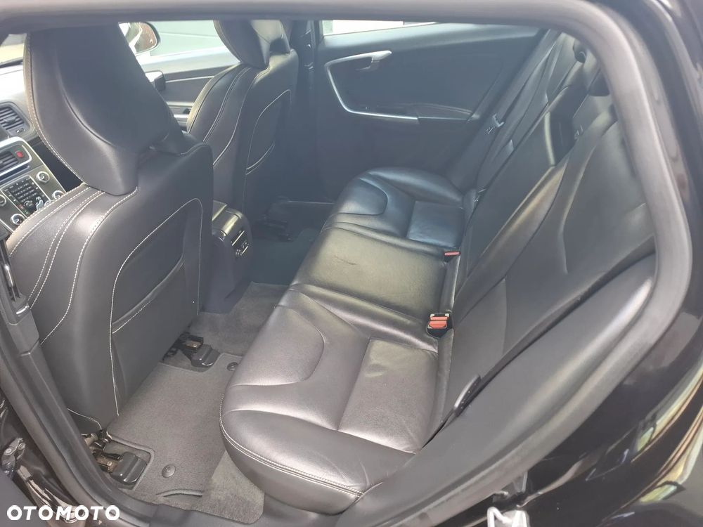 Volvo V60 D6 AWD Plug-in Hybrid R-Design Summum - 19