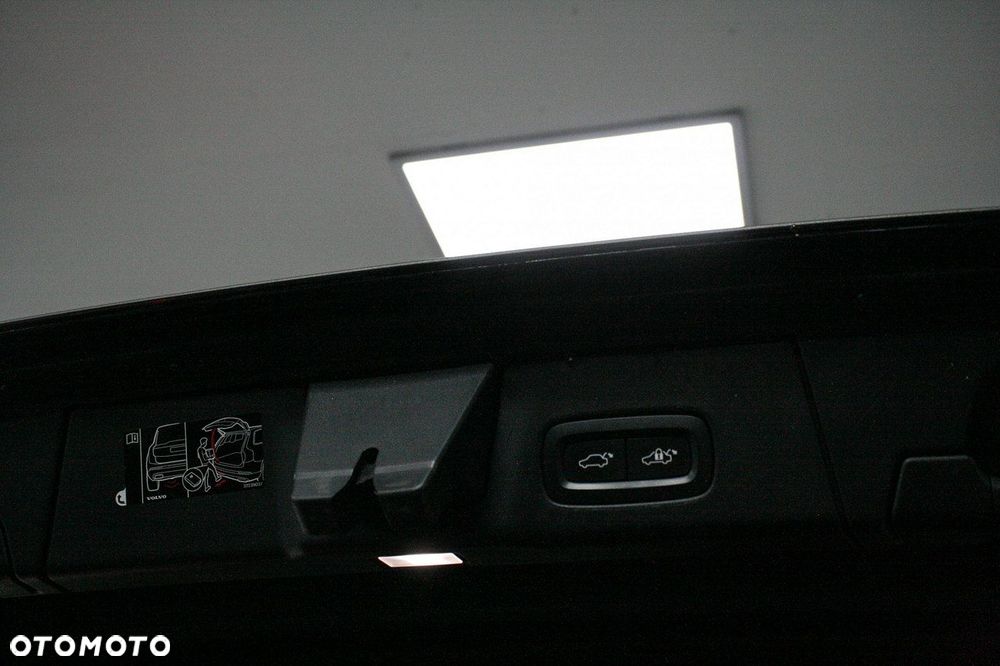 Volvo V90 Cross Country - 33