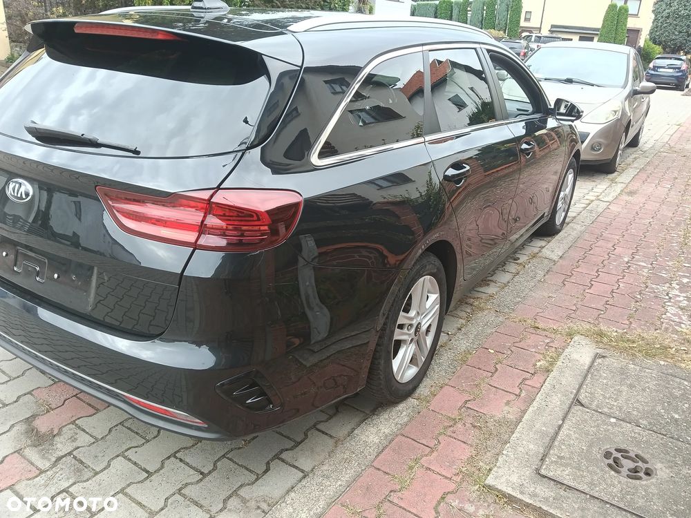 Kia Ceed - 11