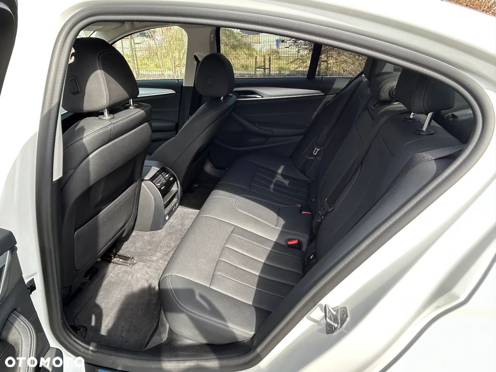 BMW Seria 5 518d - 18