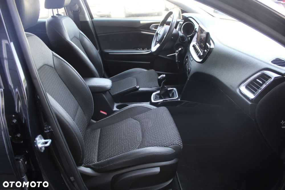 Kia XCeed - 24