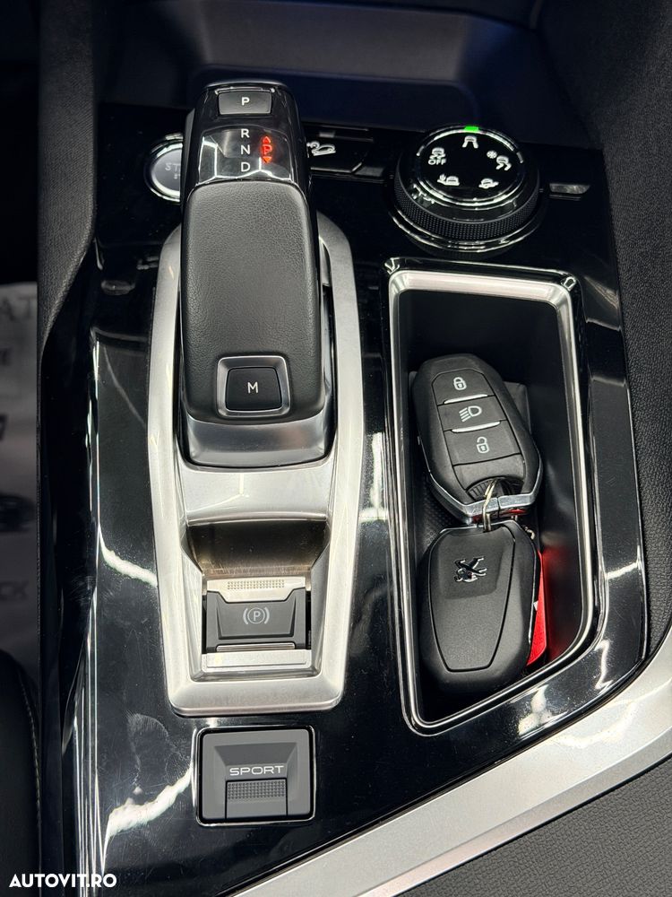 Peugeot 3008 1.2 PureTech Turbo S&S EAT6 Allure - 24