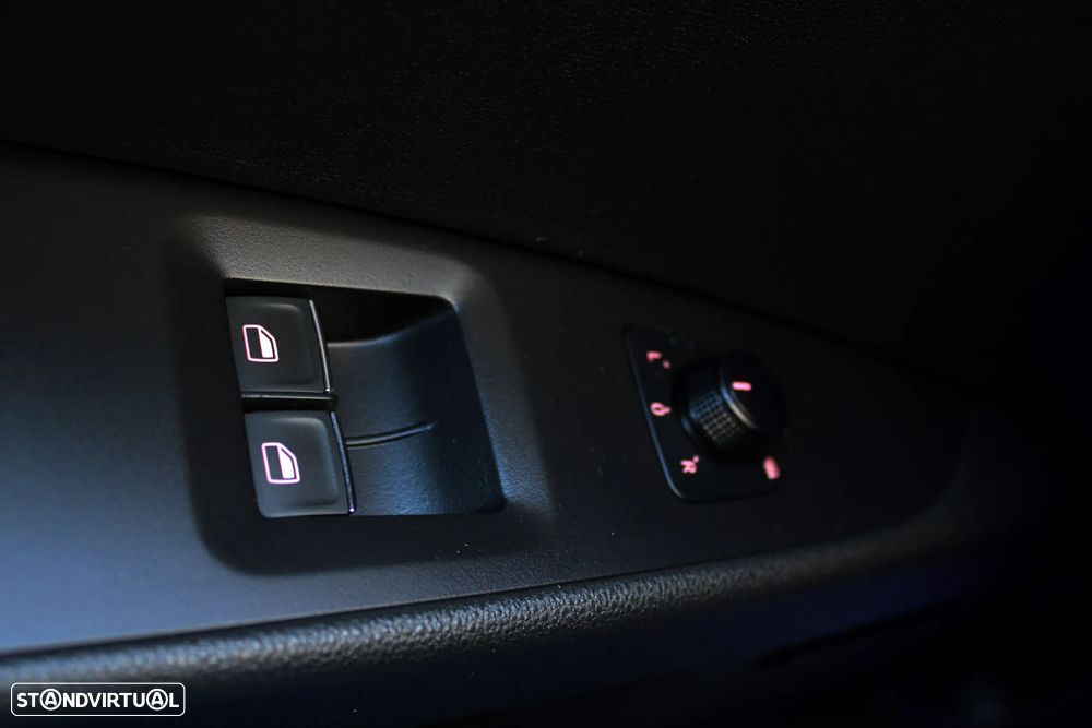 SEAT Leon SC 2.0 TDI DPF S&S FR - 48