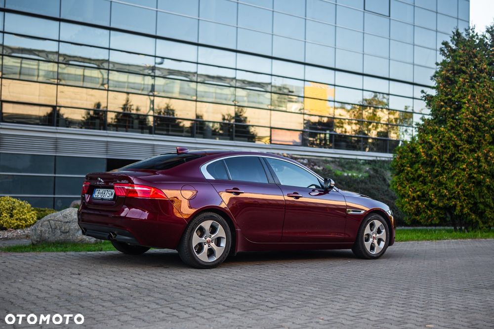 Jaguar XE 2.0 T Prestige - 6